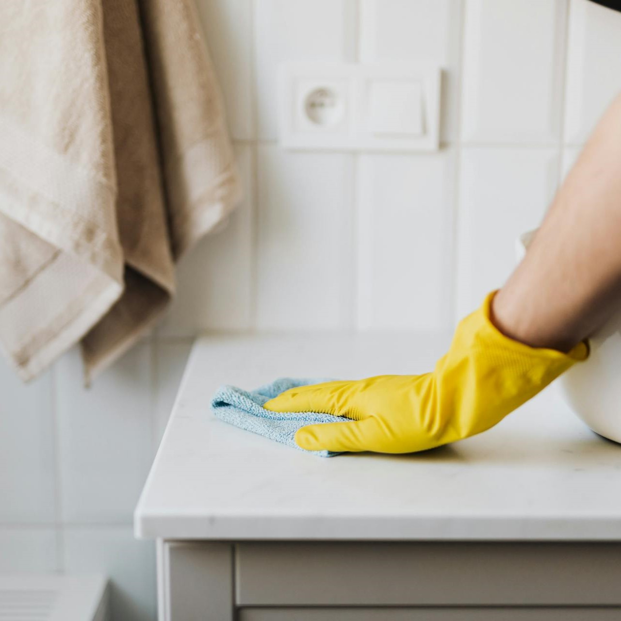 Cleaning a bathroom